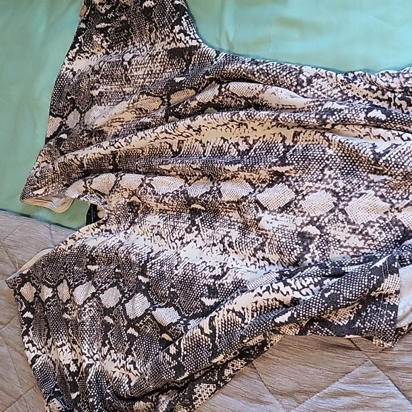 Oversize Tee, fits more like an xl. Soft material. - Picture 1 of 1